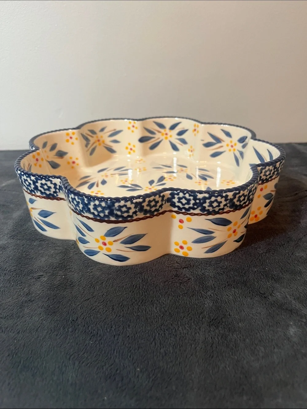 Temp-tations Temptations Scalloped Bowl OLD WORLD dish cookware 1.5 quart